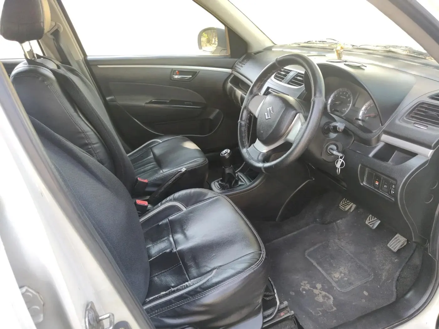 2012 Maruti Swift VXI, Petrol, Manual, 1,43,801 km, interior