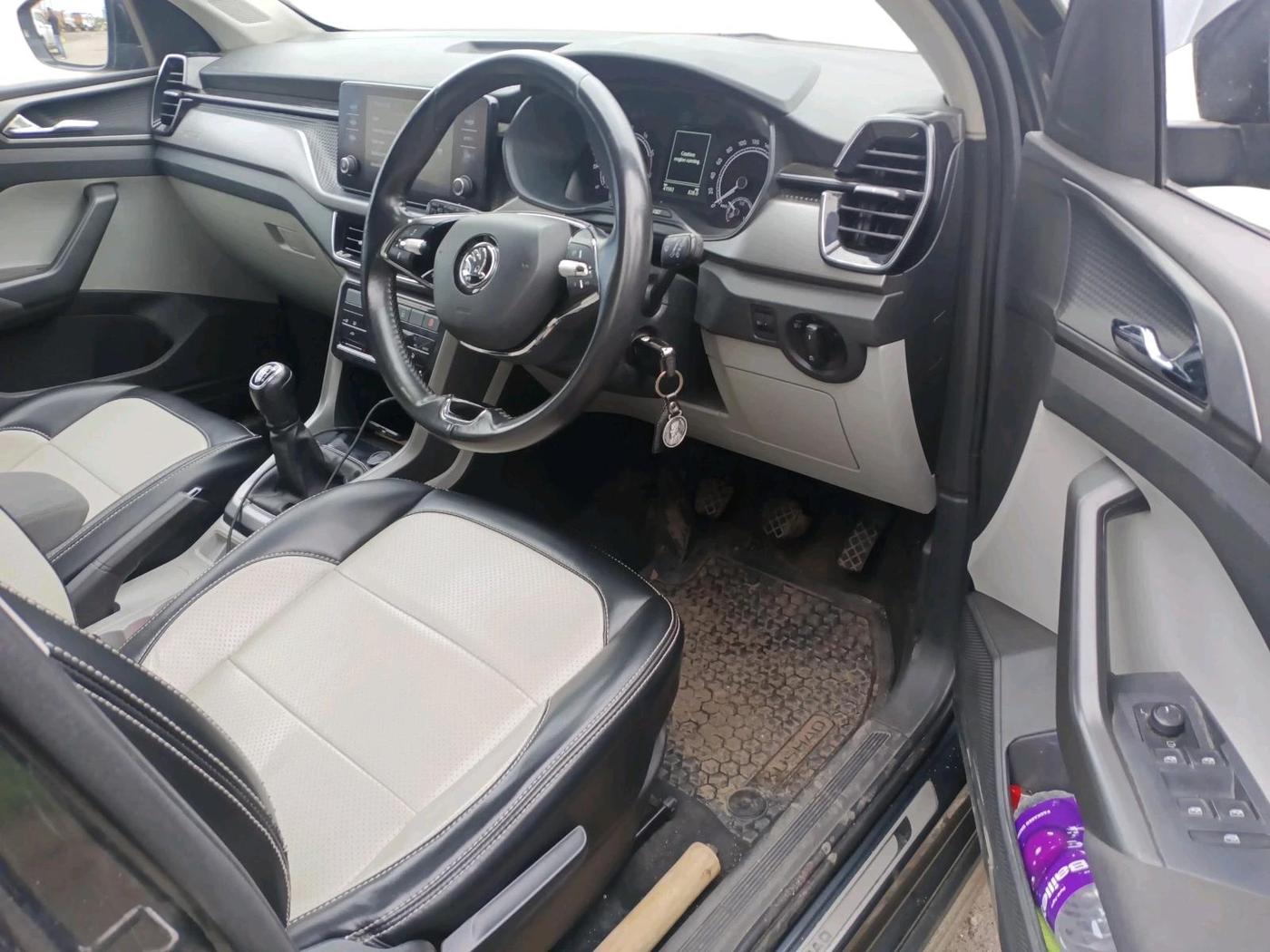 2023 Skoda KUSHAQ AMBITION 1.0L TSI MT, Petrol, Manual, 41,592 km, interior