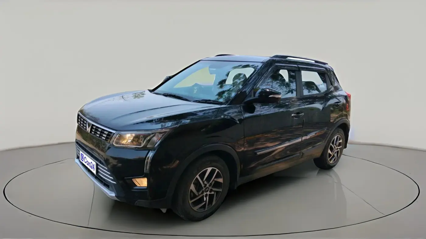 2023 Mahindra XUV300 W8 (O) 1.2 PETROL, Petrol, Manual, 21,147 km, exterior
