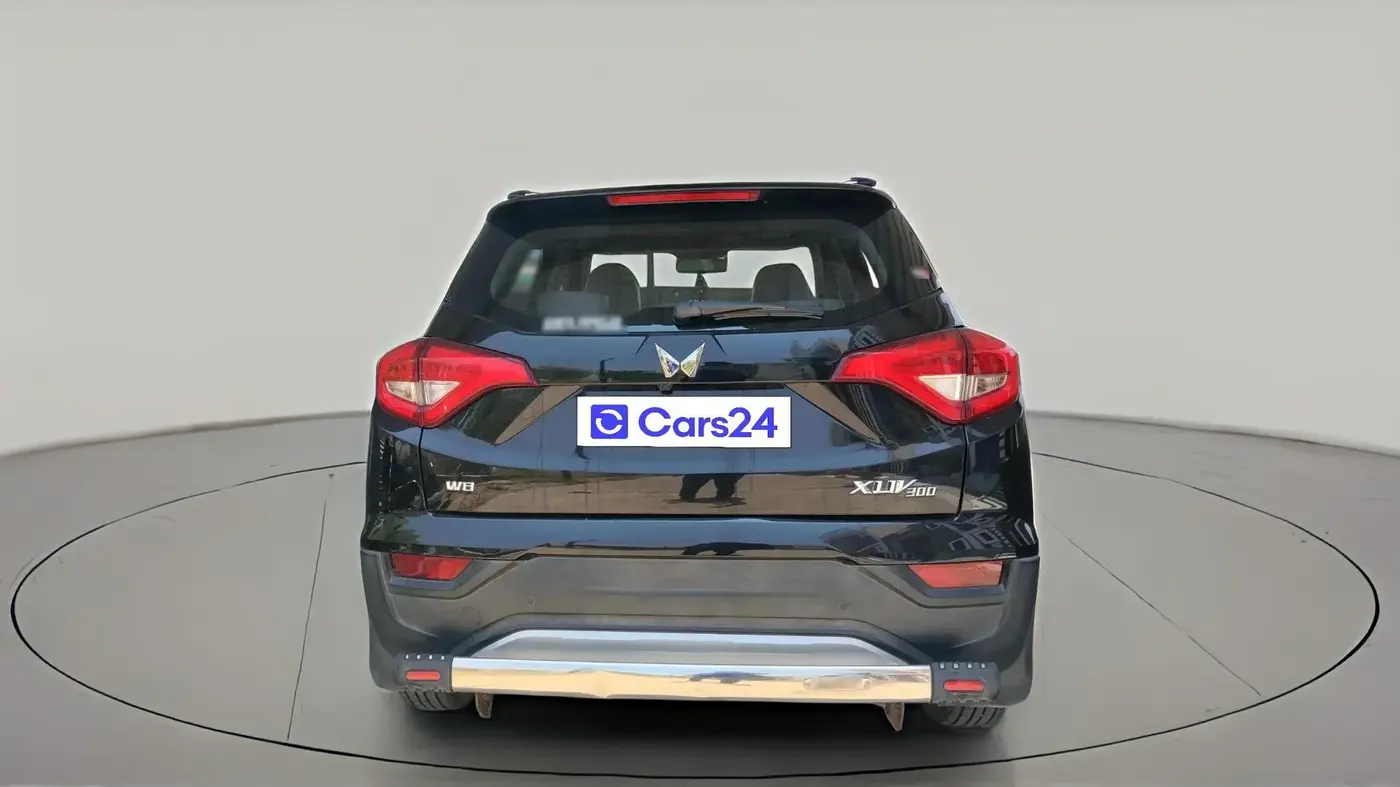 2023 Mahindra XUV300 W8 (O) 1.2 PETROL, Petrol, Manual, 21,147 km, exterior