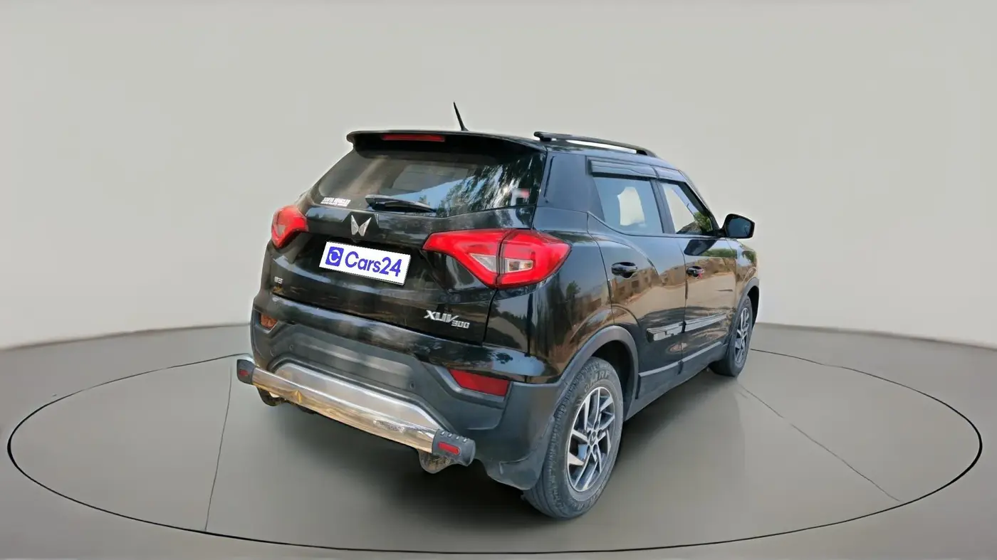 2023 Mahindra XUV300 W8 (O) 1.2 PETROL, Petrol, Manual, 21,147 km, exterior