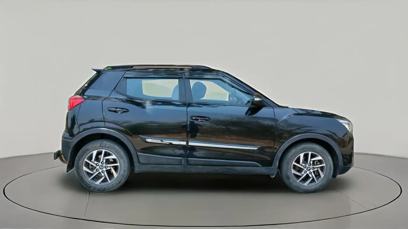 2023 Mahindra XUV300 W8 (O) 1.2 PETROL, Petrol, Manual, 21,147 km, exterior