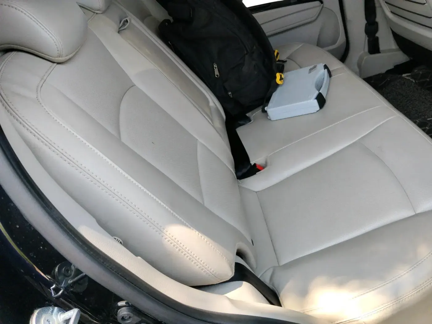 2023 Mahindra XUV300 W8 (O) 1.2 PETROL, Petrol, Manual, 21,147 km, interior