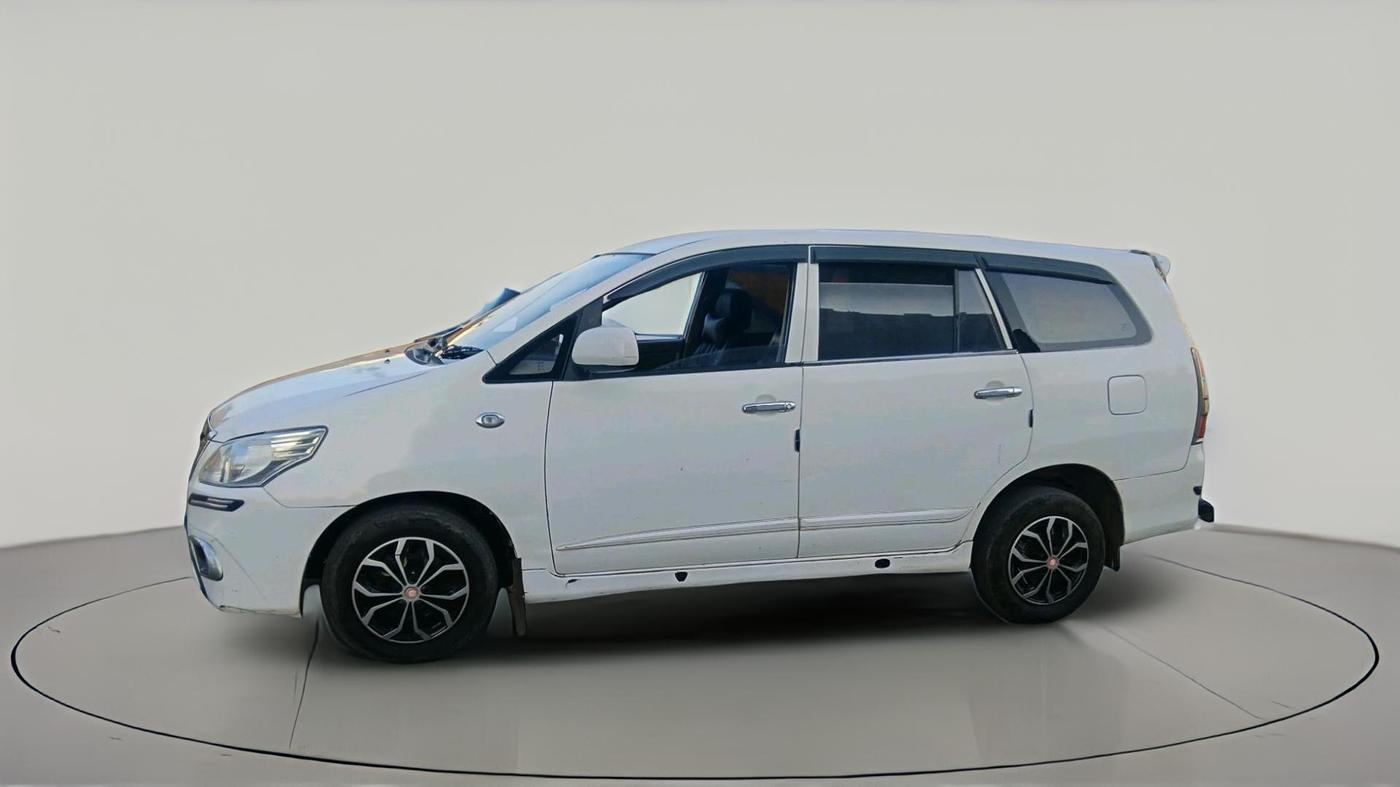 2015 Toyota Innova 2.5 G 7 STR, Diesel, Manual, 31,000 km, exterior