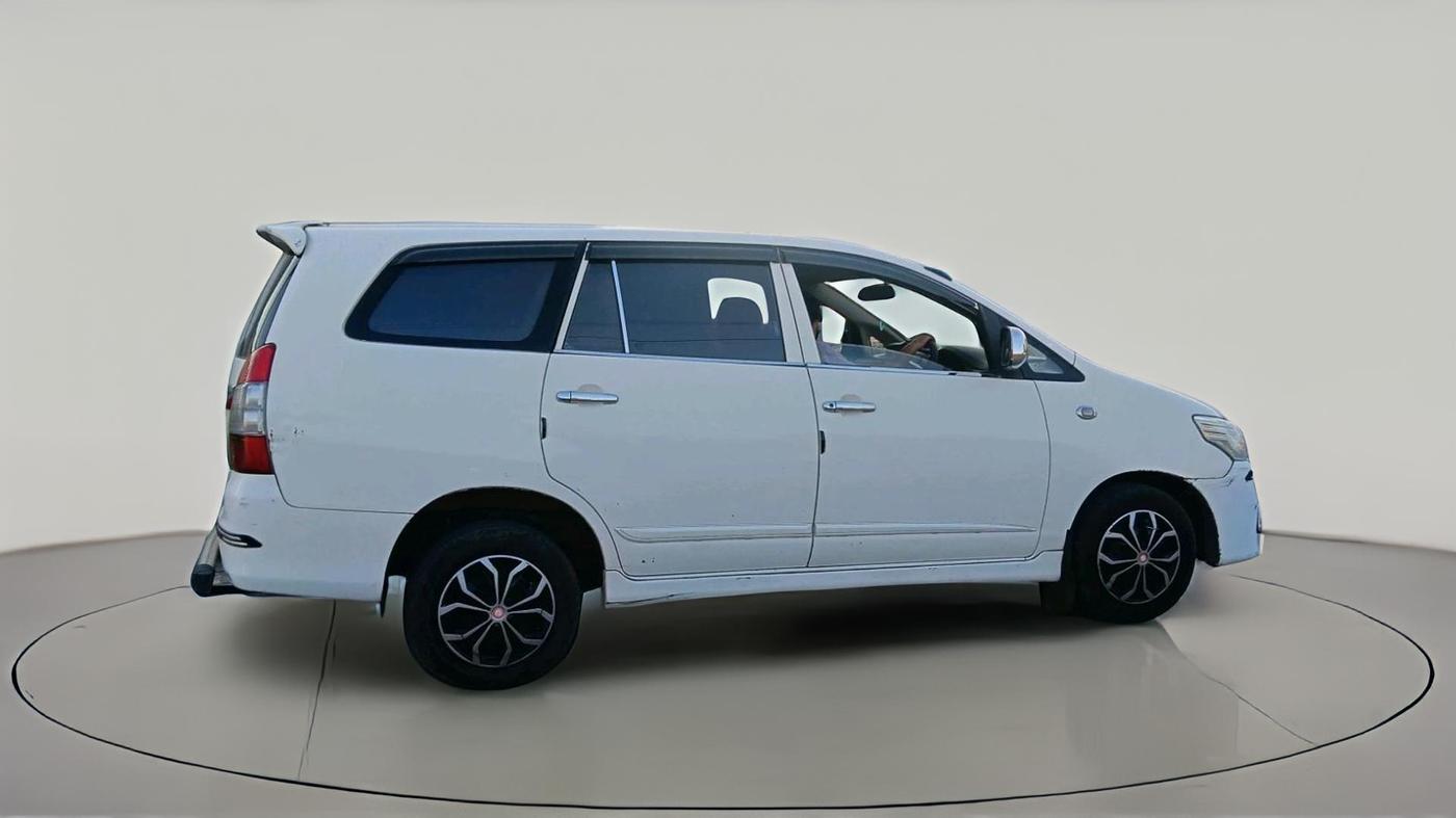 2015 Toyota Innova 2.5 G 7 STR, Diesel, Manual, 31,000 km, exterior