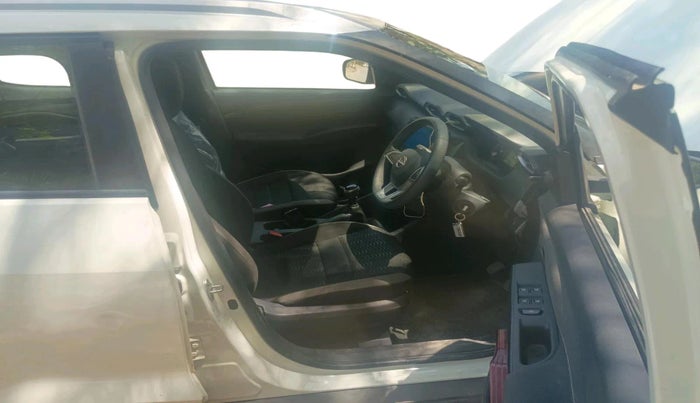 2025 Nissan MAGNITE Visia Plus B4D 1.0 Petrol MT, Petrol, Manual, 6,299 km, interior