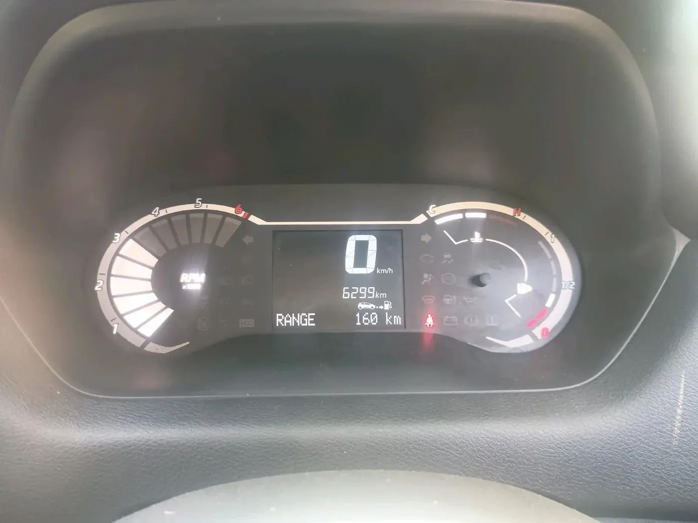 2025 Nissan MAGNITE Visia Plus B4D 1.0 Petrol MT, Petrol, Manual, 6,299 km, interior