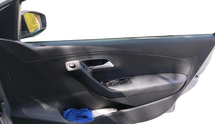 2021 Volkswagen Polo HIGHLINE PLUS 1.0L TSI, Petrol, Manual, 1,03,076 km, interior