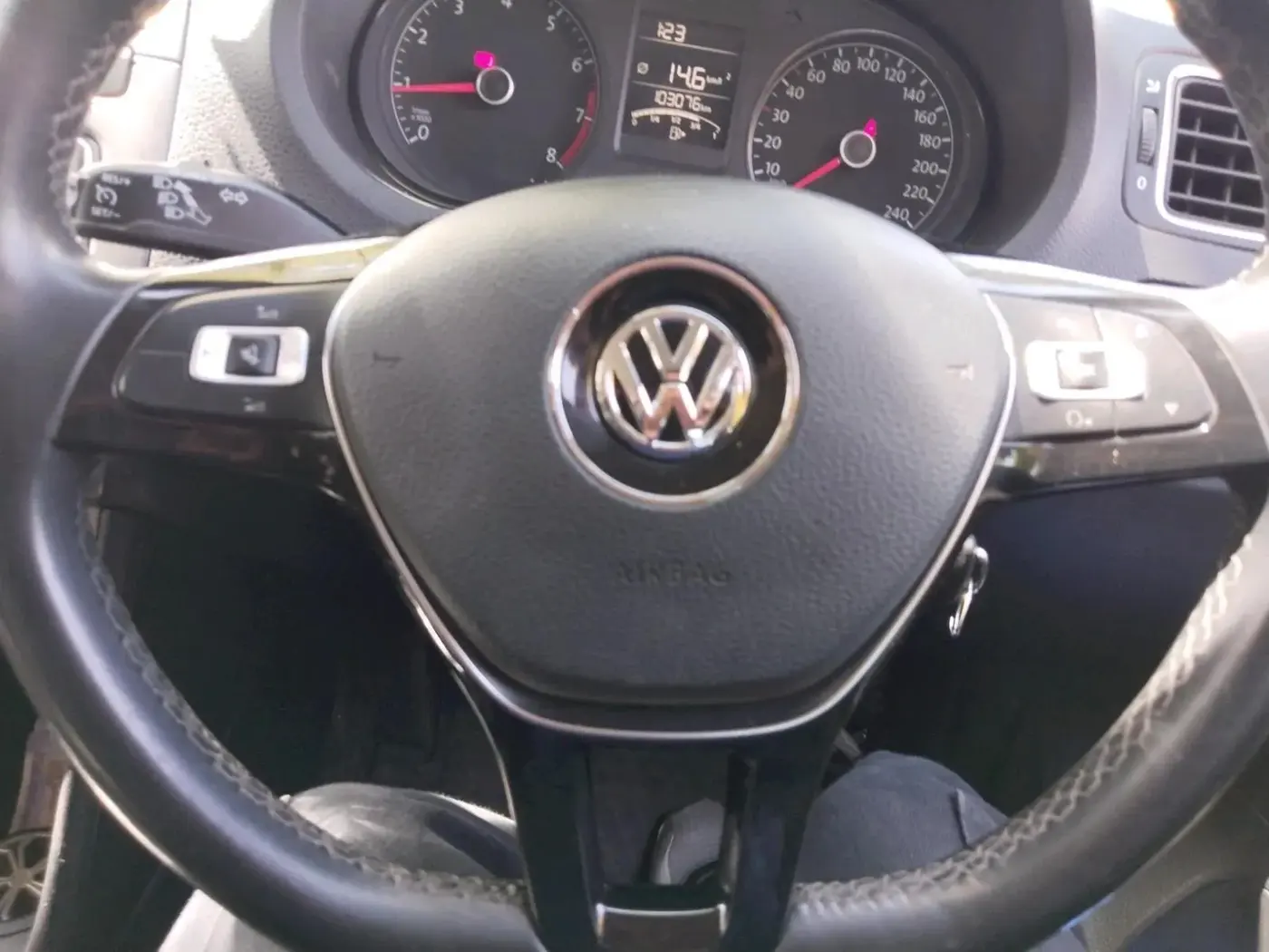 2021 Volkswagen Polo HIGHLINE PLUS 1.0L TSI, Petrol, Manual, 1,03,076 km, interior