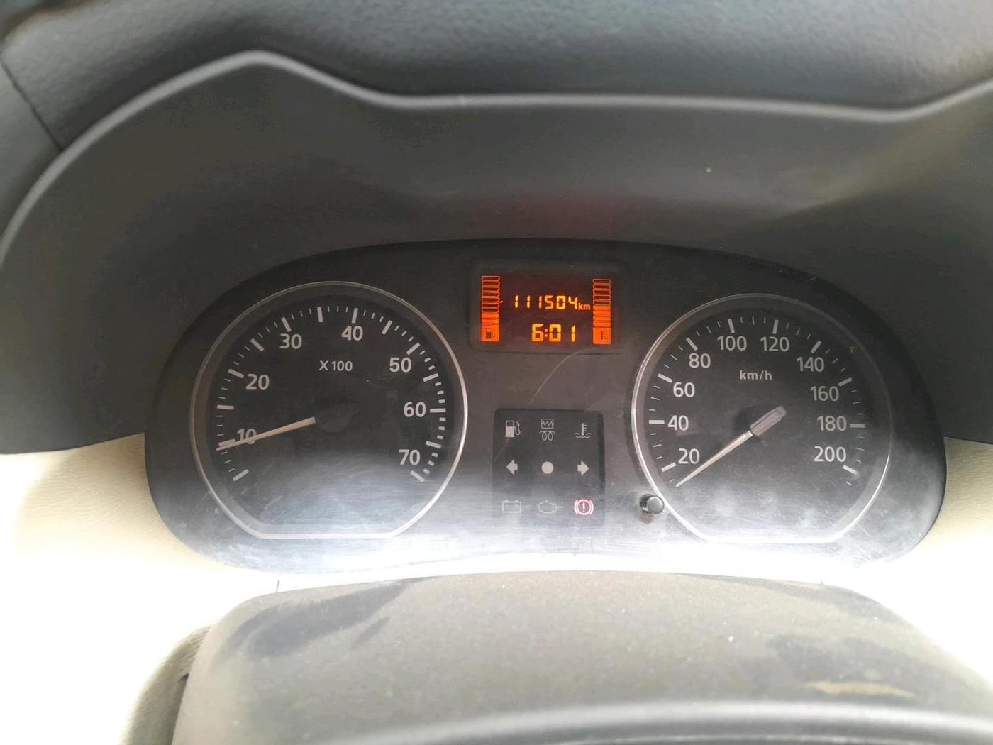 2015 Nissan Terrano XV D THP 110 PS, Diesel, Manual, 1,11,504 km, interior