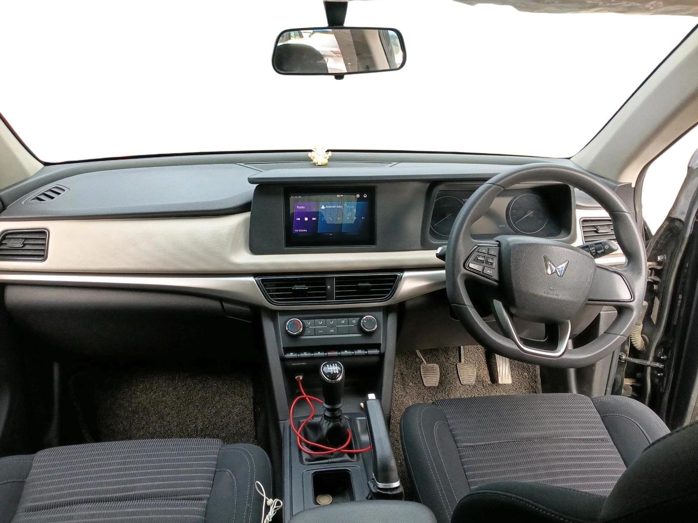 2024 Mahindra XUV700 MX D MT 5 STR, Diesel, Manual, 45,515 km, interior