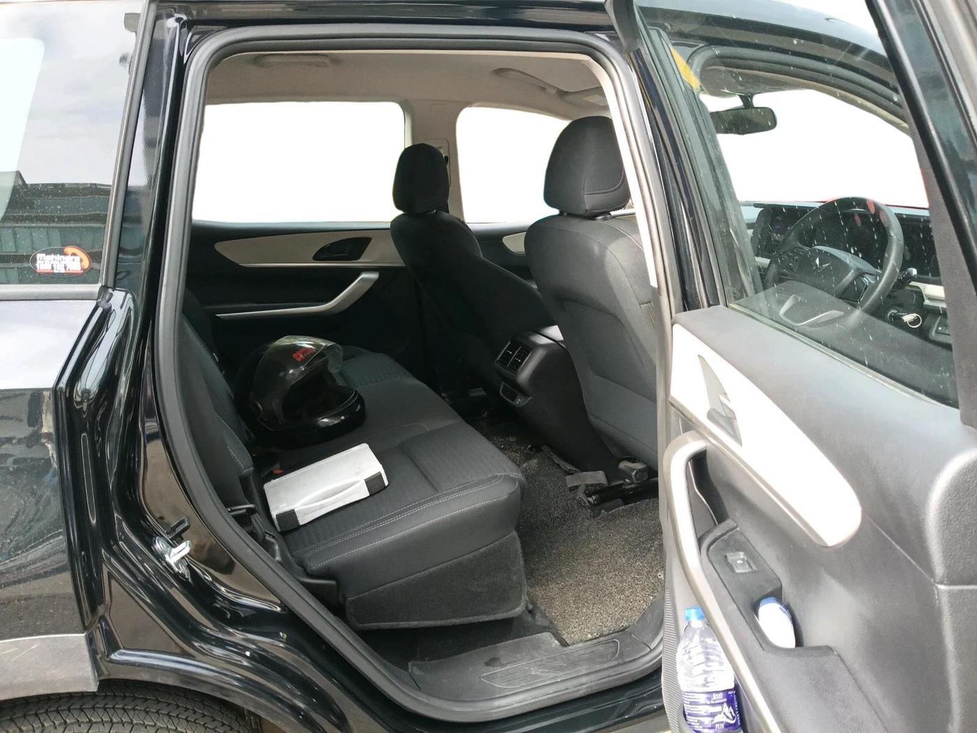 2024 Mahindra XUV700 MX D MT 5 STR, Diesel, Manual, 45,515 km, interior