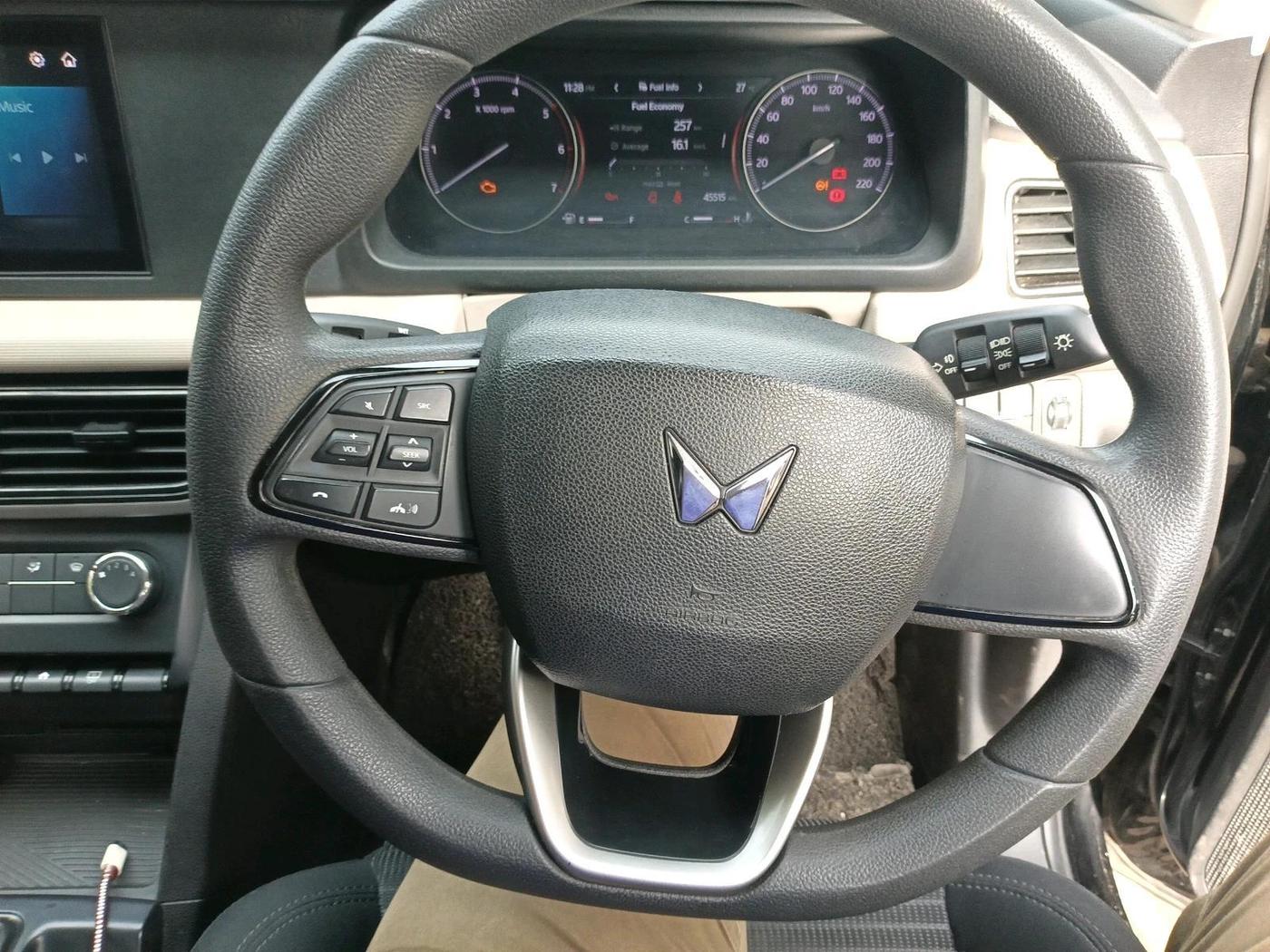 2024 Mahindra XUV700 MX D MT 5 STR, Diesel, Manual, 45,515 km, interior