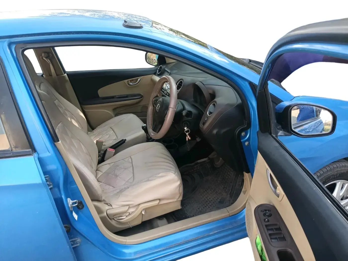 2013 Honda Brio V MT, Petrol, Manual, 1,02,338 km, interior