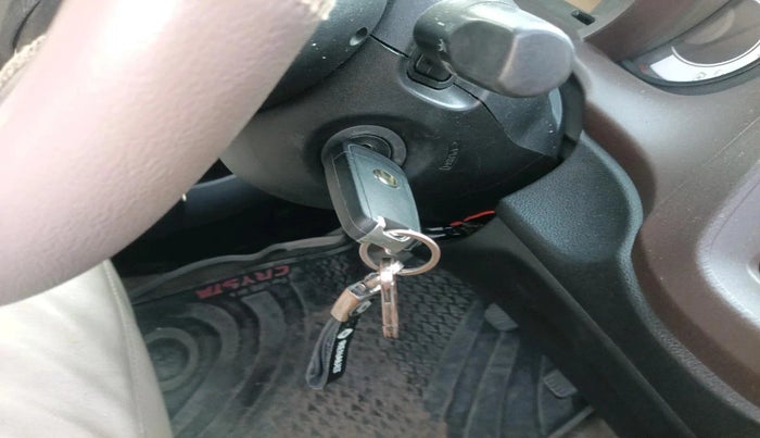 2013 Honda Brio V MT, Petrol, Manual, 1,02,338 km, interior