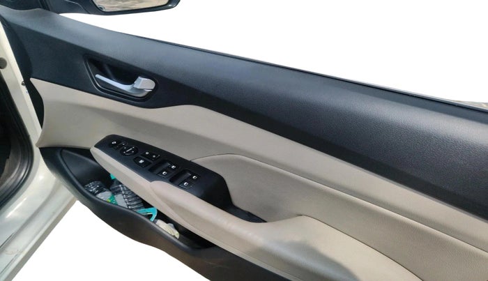 2017 Hyundai Verna 1.6 SX (O) CRDI MT, Diesel, Manual, 1,10,409 km, interior