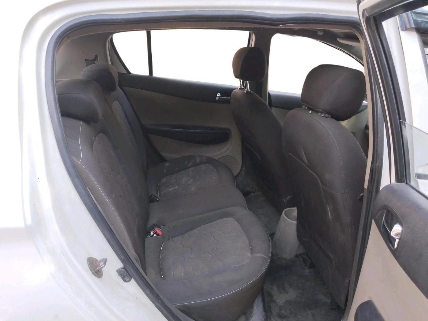 2012 Hyundai i20 SPORTZ 1.4 CRDI, Diesel, Manual, 1,14,639 km, interior