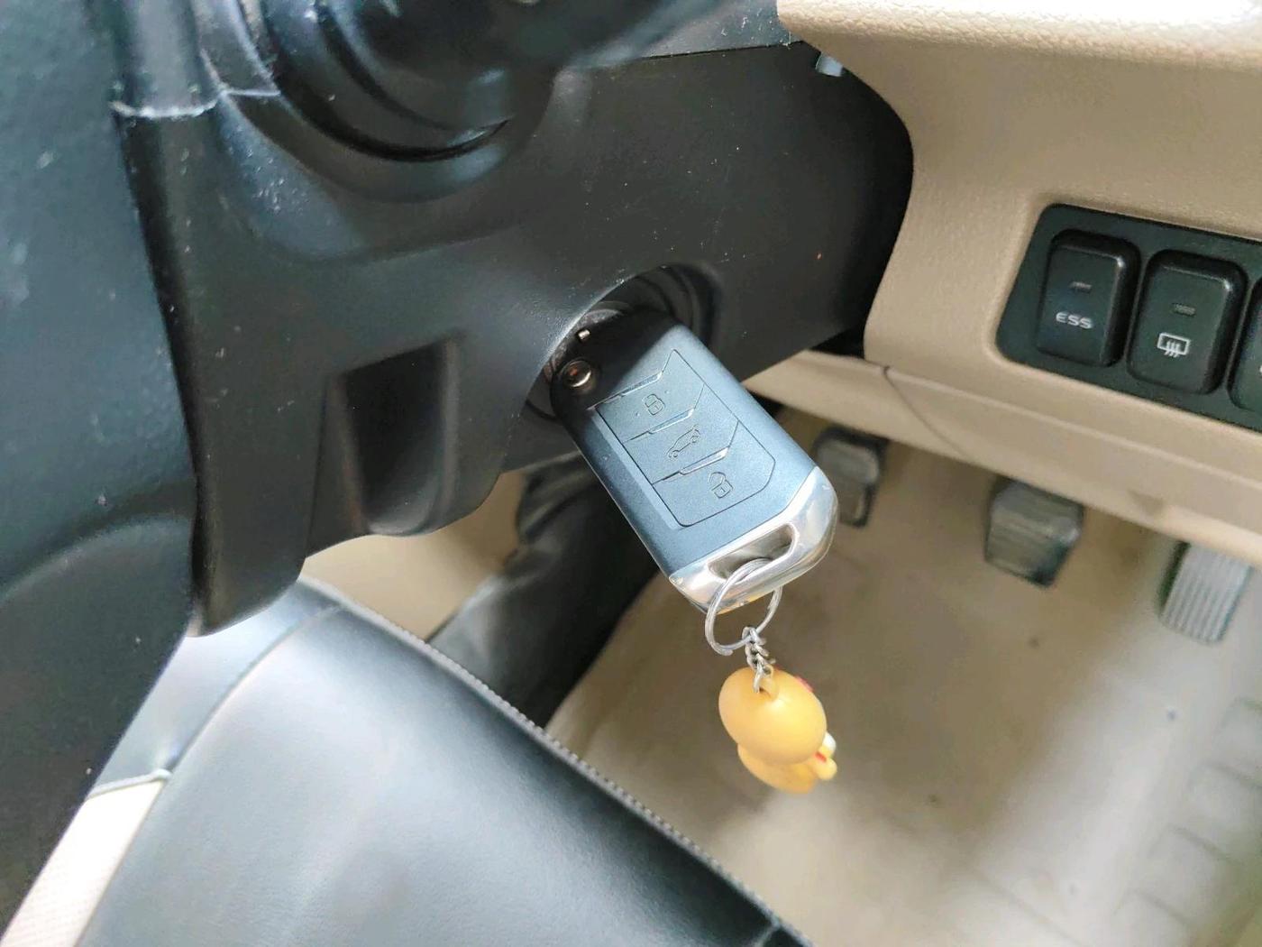 2018 Mahindra TUV300 T6 PLUS, Diesel, Manual, 86,785 km, interior