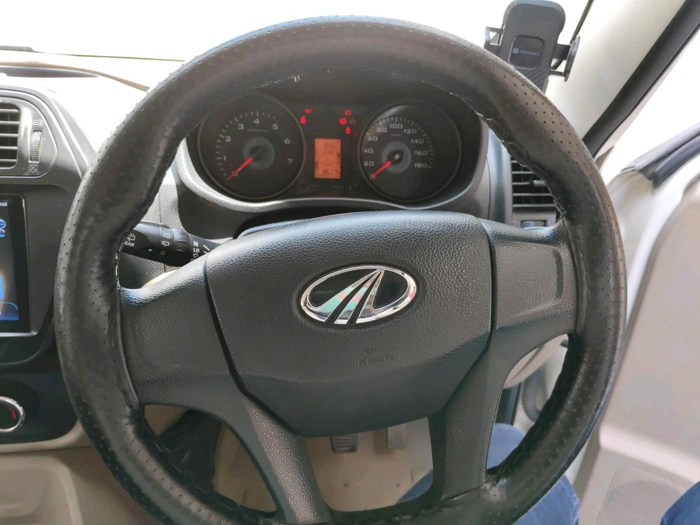 2018 Mahindra TUV300 T6 PLUS, Diesel, Manual, 86,785 km, interior