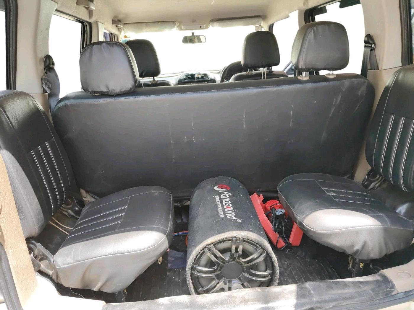 2018 Mahindra TUV300 T6 PLUS, Diesel, Manual, 86,785 km, interior