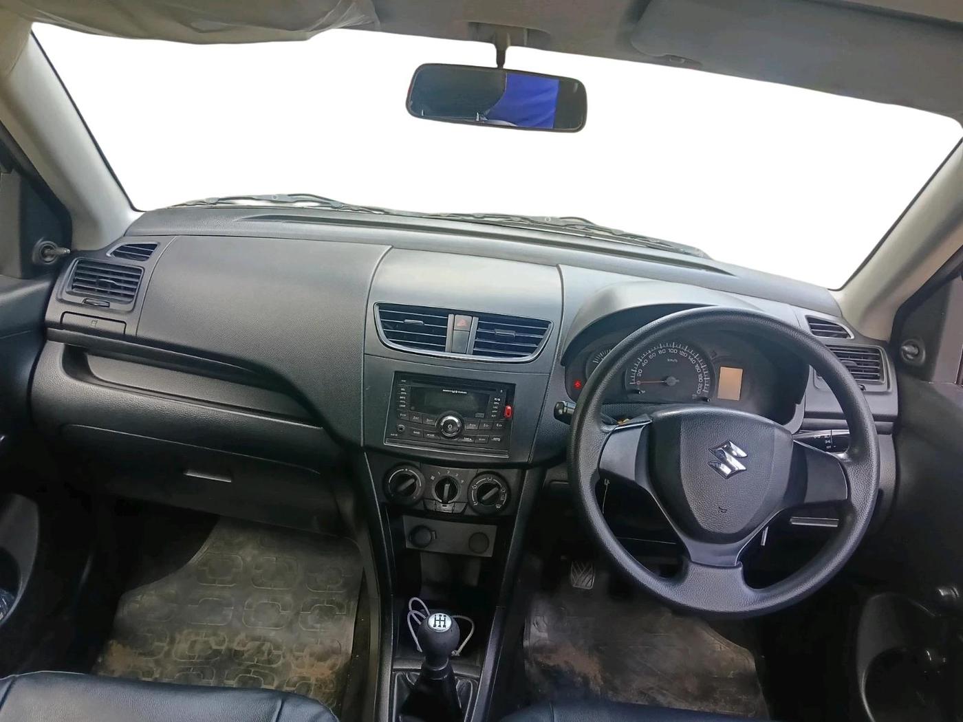 2013 Maruti Swift LXI, Petrol, Manual, 1,16,647 km, interior