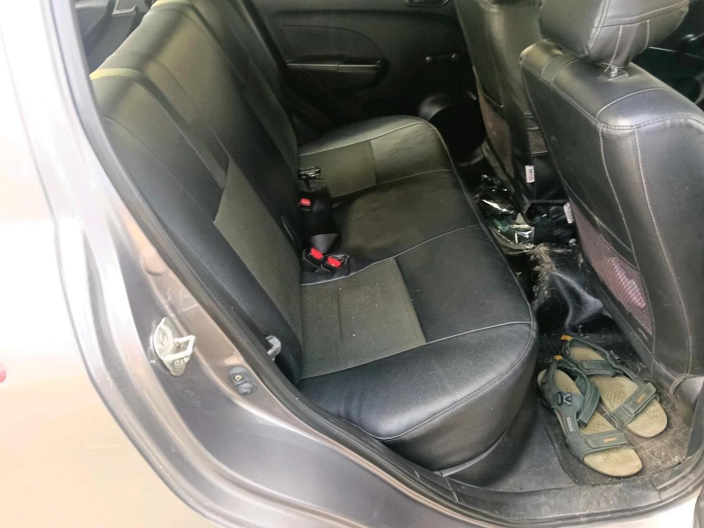 2013 Maruti Swift LXI, Petrol, Manual, 1,16,647 km, interior