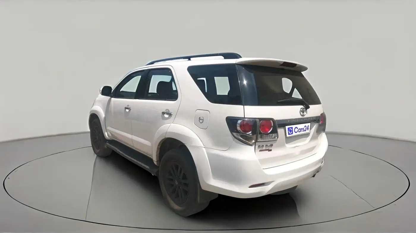 2015 Toyota Fortuner 3.0 4X4 MT, Diesel, Manual, 1,04,997 km, exterior