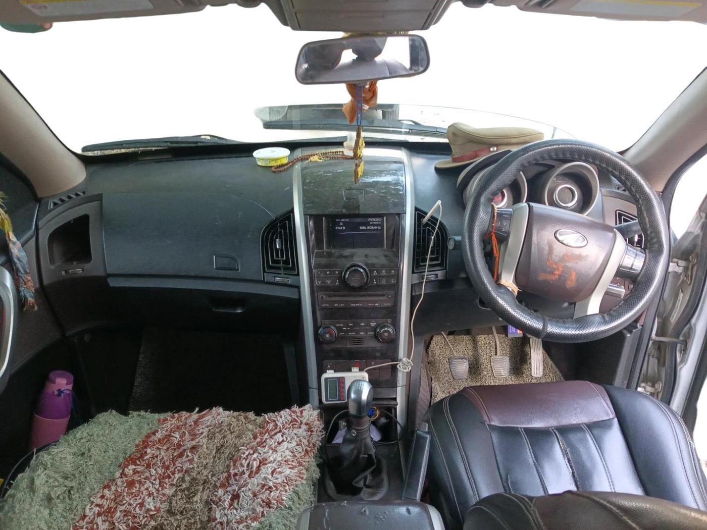 2013 Mahindra XUV500 W6, Diesel, Manual, 83,200 km, interior