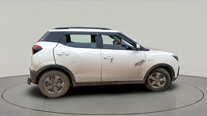 2023 Mahindra XUV300 W6 1.5 Diesel, Diesel, Manual, 1,06,394 km, exterior