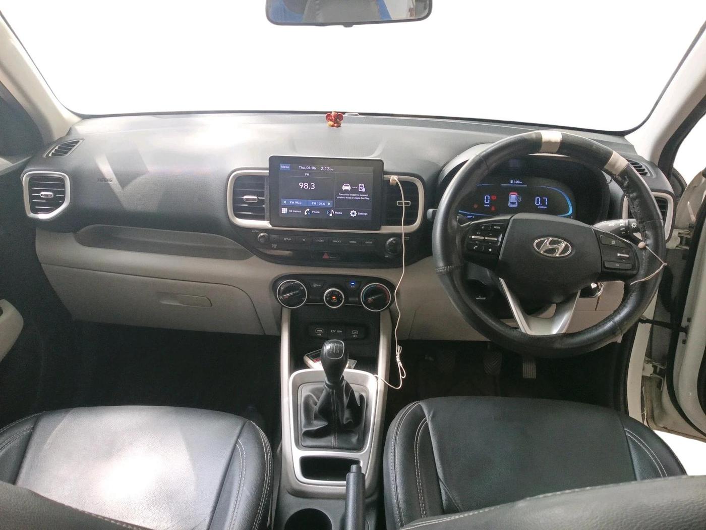 2022 Hyundai VENUE S(O) 1.2, Petrol, Manual, 46,464 km, interior