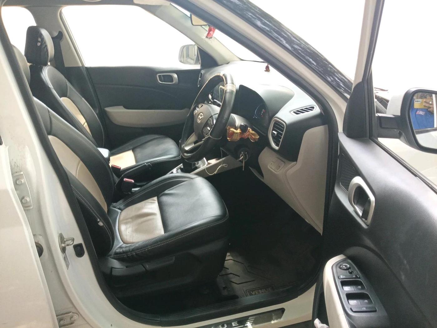 2022 Hyundai VENUE S(O) 1.2, Petrol, Manual, 46,464 km, interior