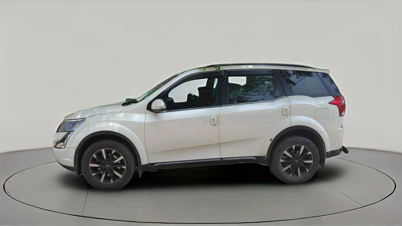 2018 Mahindra XUV500 W11, Diesel, Manual, 2,66,192 km, exterior