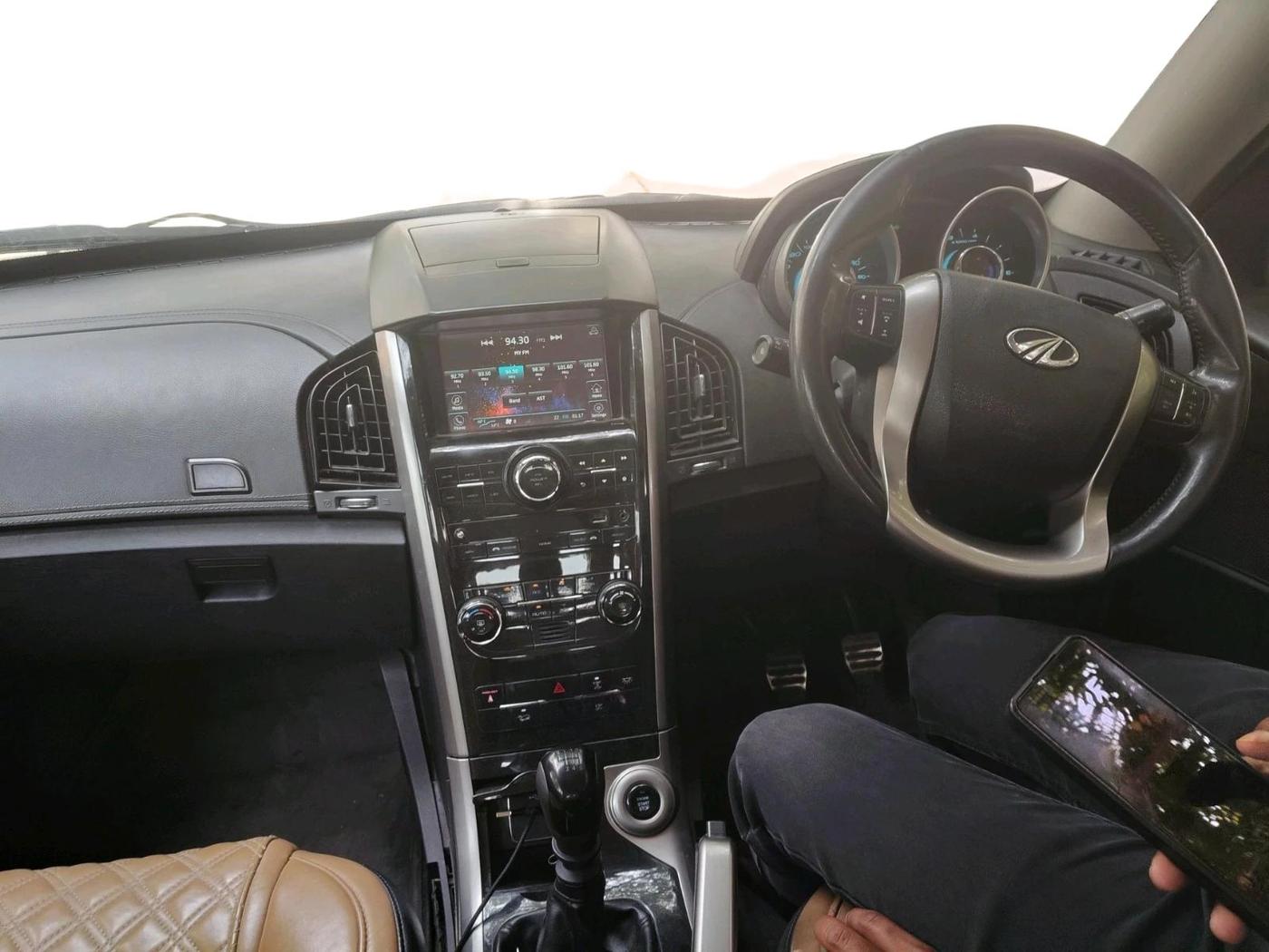 2018 Mahindra XUV500 W11, Diesel, Manual, 2,66,192 km, interior