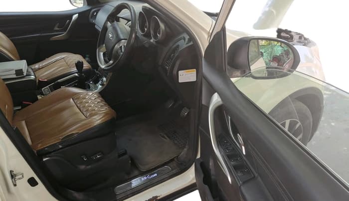 2018 Mahindra XUV500 W11, Diesel, Manual, 2,66,192 km, interior