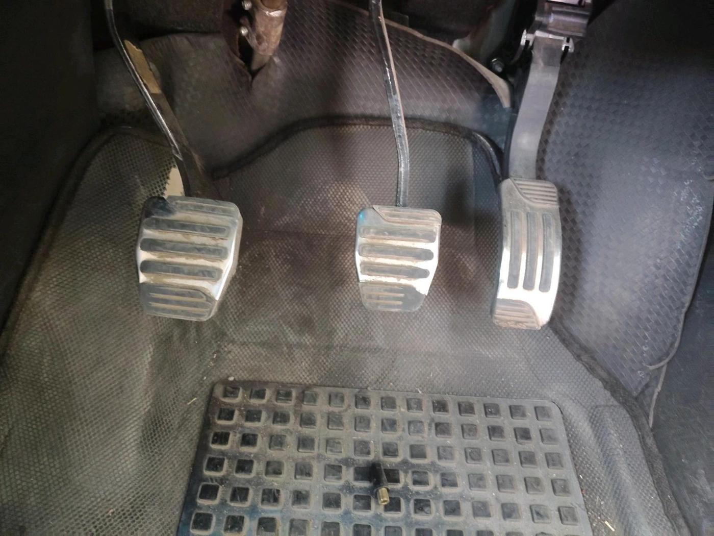 2018 Mahindra XUV500 W11, Diesel, Manual, 2,66,192 km, interior