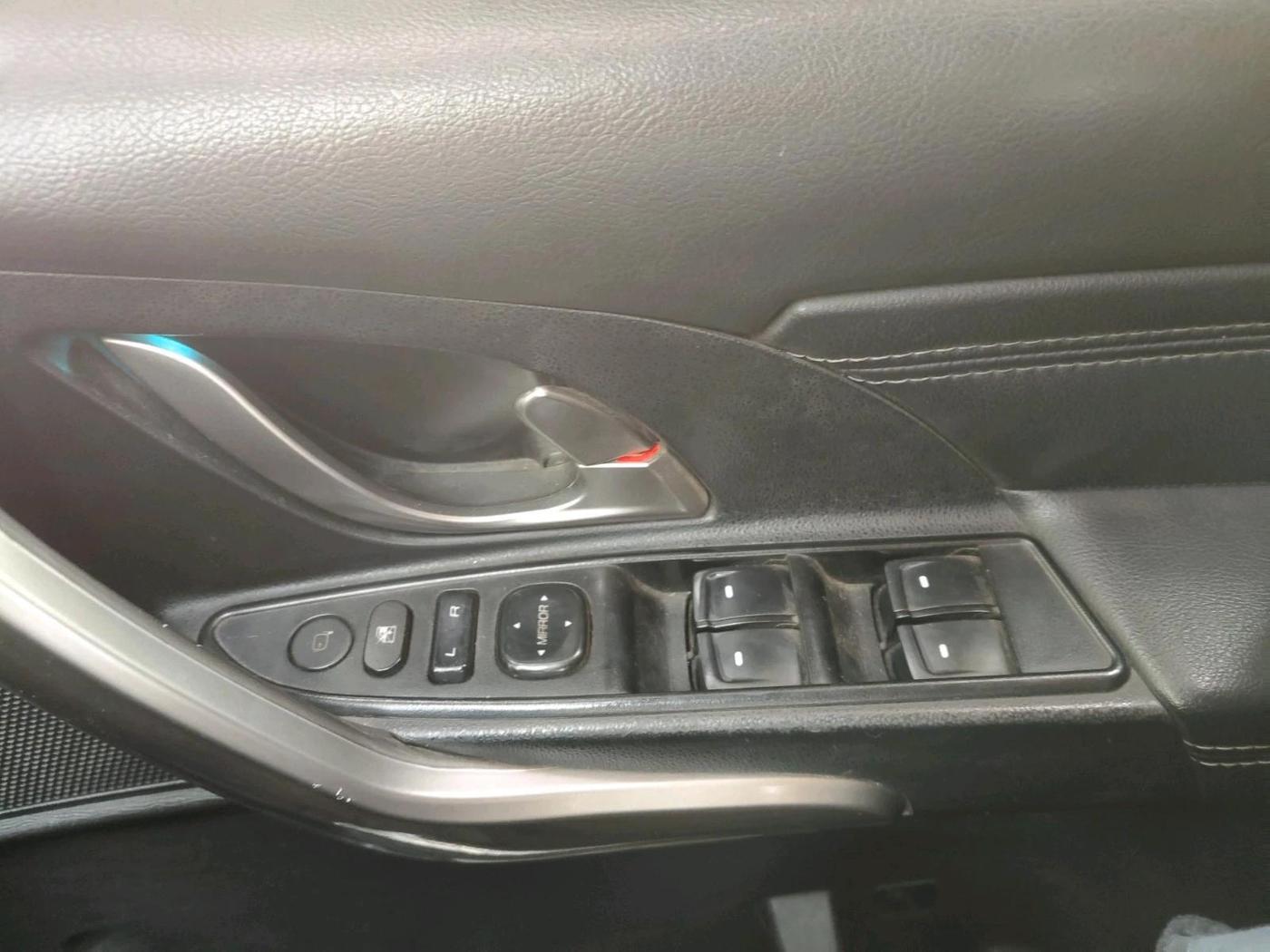 2018 Mahindra XUV500 W11, Diesel, Manual, 2,66,192 km, interior