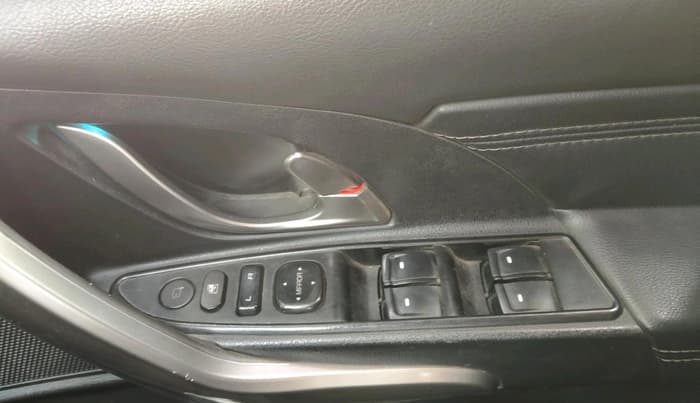 2018 Mahindra XUV500 W11, Diesel, Manual, 2,66,192 km, interior