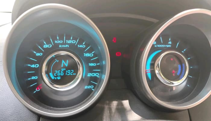 2018 Mahindra XUV500 W11, Diesel, Manual, 2,66,192 km, interior