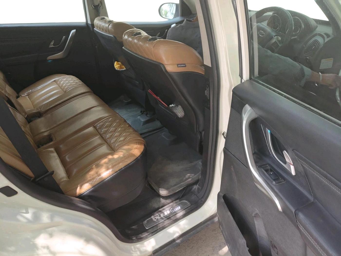 2018 Mahindra XUV500 W11, Diesel, Manual, 2,66,192 km, interior