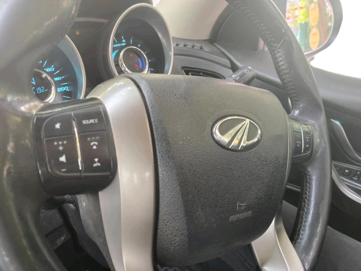 2018 Mahindra XUV500 W11, Diesel, Manual, 2,66,192 km, interior