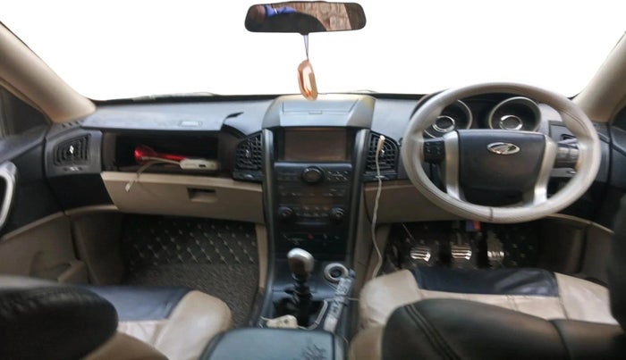 2015 Mahindra XUV500 W10, Diesel, Manual, 1,04,054 km, interior