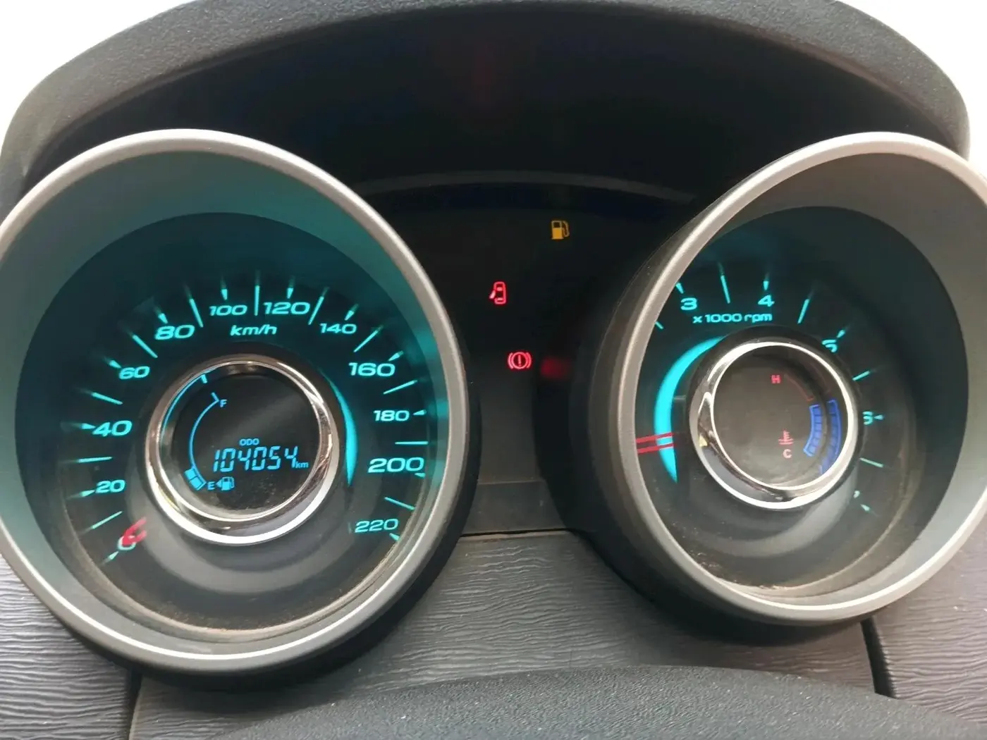 2015 Mahindra XUV500 W10, Diesel, Manual, 1,05,000 km, interior
