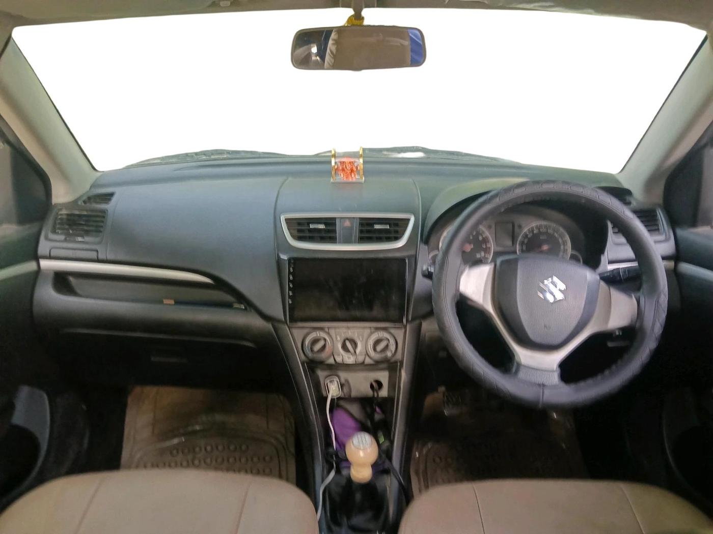 2014 Maruti Swift VXI, CNG, Manual, 1,10,129 km, interior