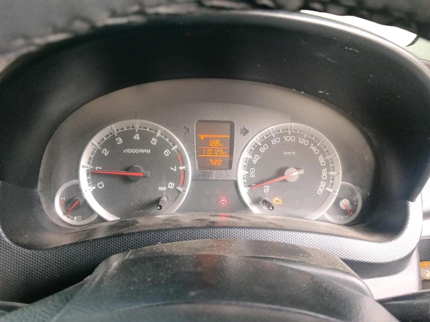 2014 Maruti Swift VXI, CNG, Manual, 1,10,129 km, interior