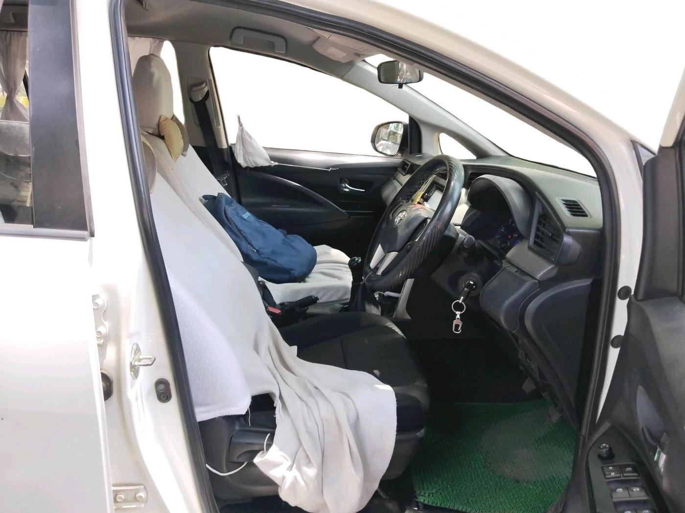2017 Toyota Innova Crysta 2.4 GX 8 STR, Diesel, Manual, 1,49,000 km, interior