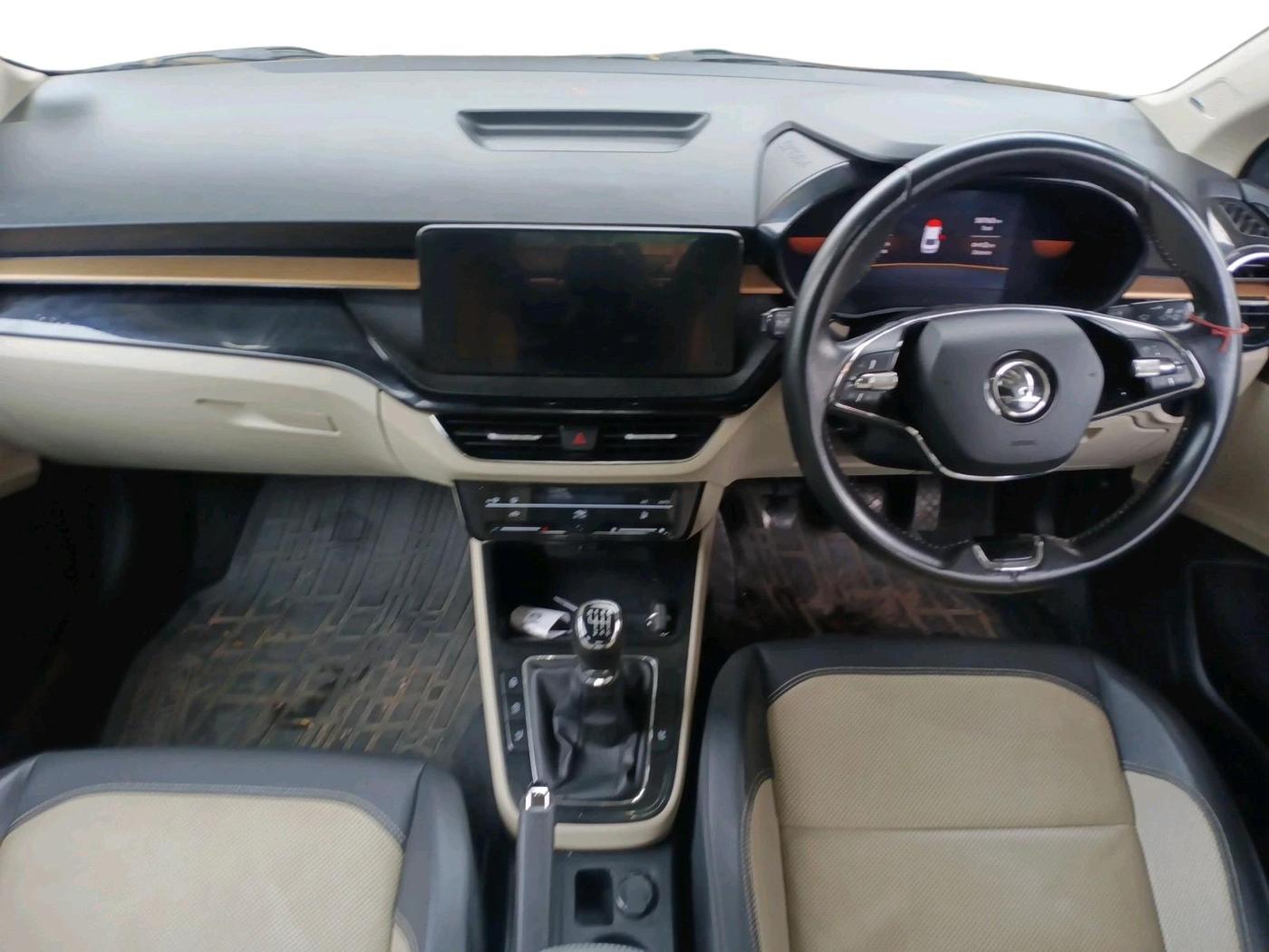 2022 Skoda SLAVIA STYLE 1.0L TSI MT, Petrol, Manual, 50,763 km, interior