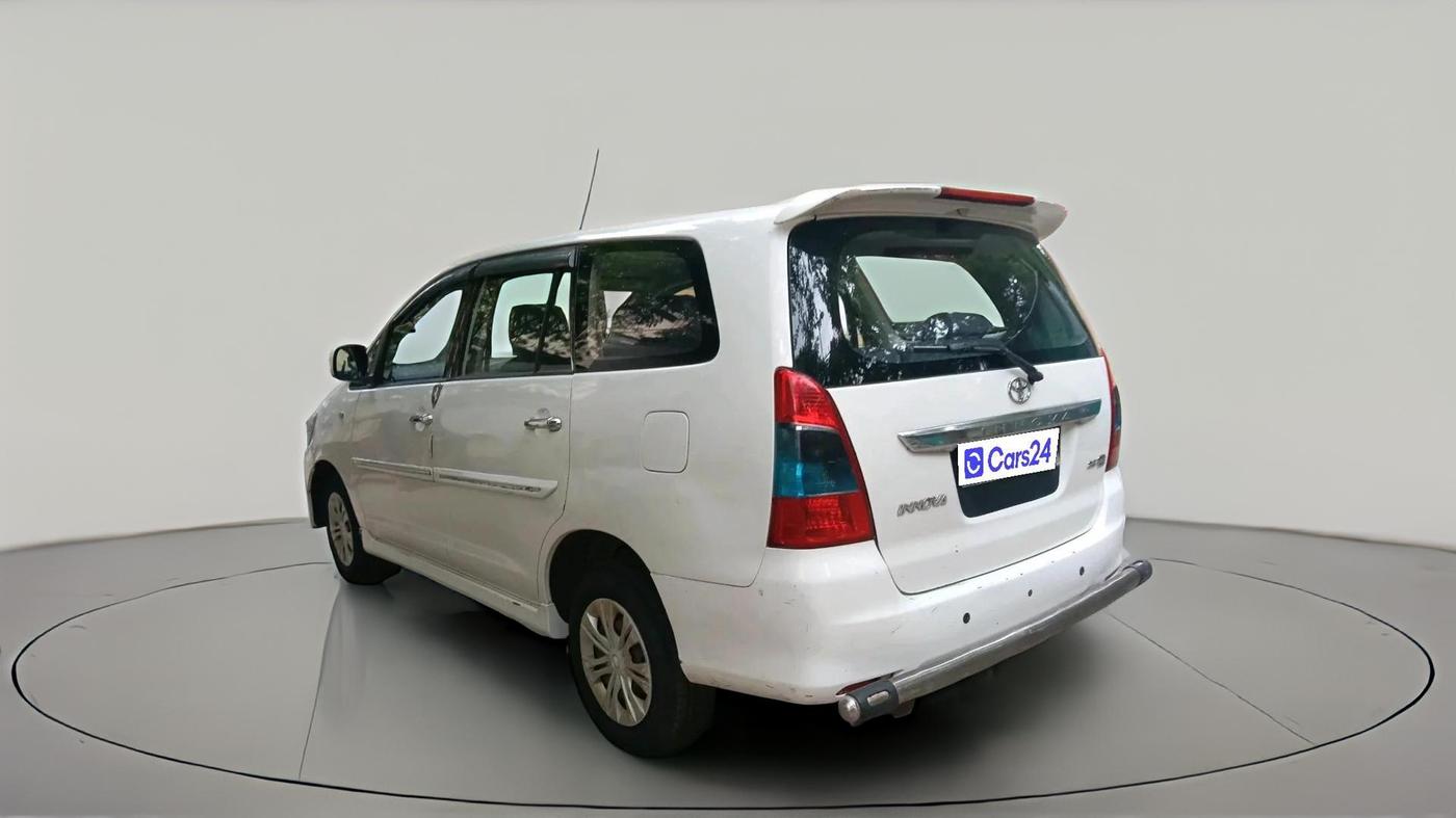 2013 Toyota Innova 2.5 GX 7 STR, Diesel, Manual, 2,60,970 km, exterior