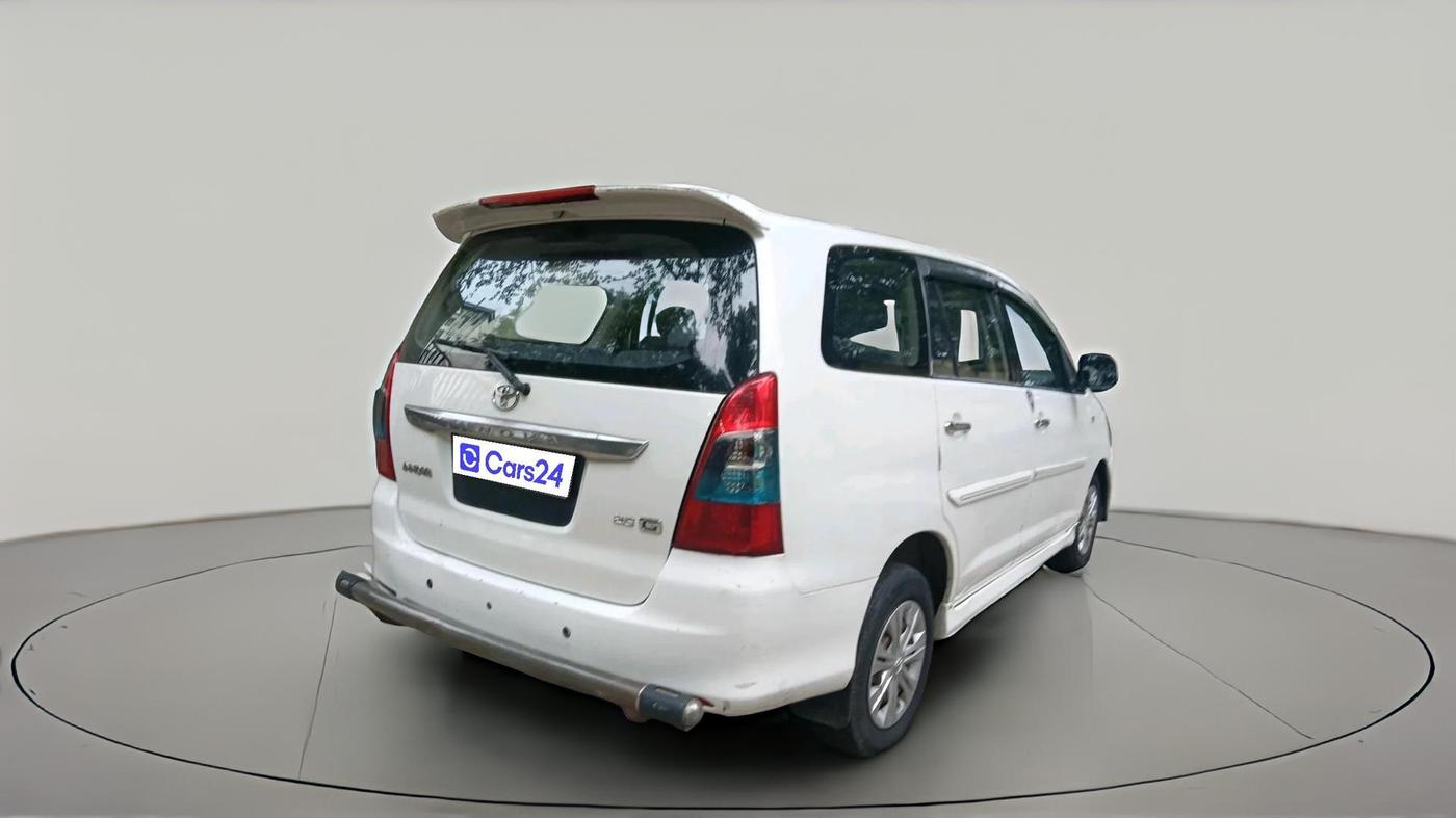 2013 Toyota Innova 2.5 GX 7 STR, Diesel, Manual, 2,60,970 km, exterior