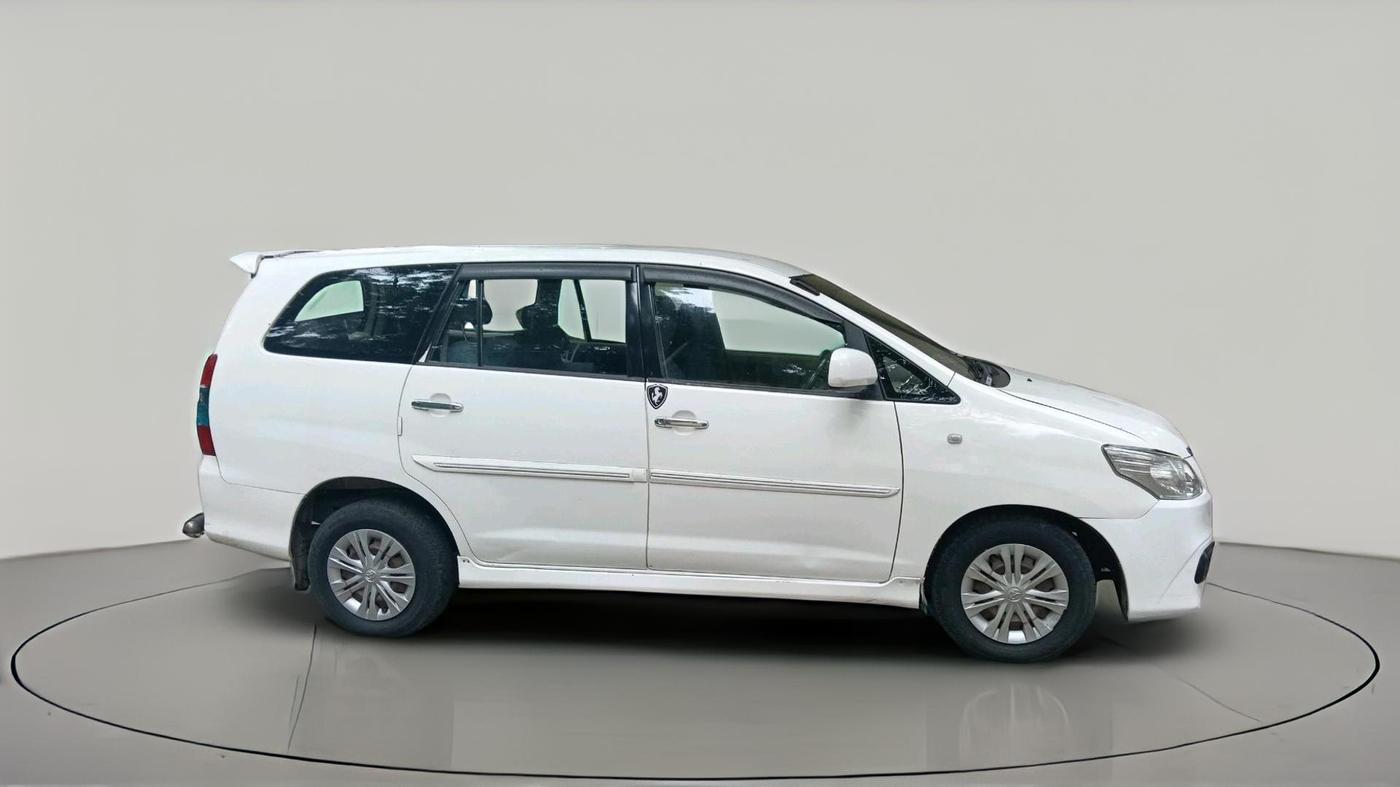 2013 Toyota Innova 2.5 GX 7 STR, Diesel, Manual, 2,60,970 km, exterior