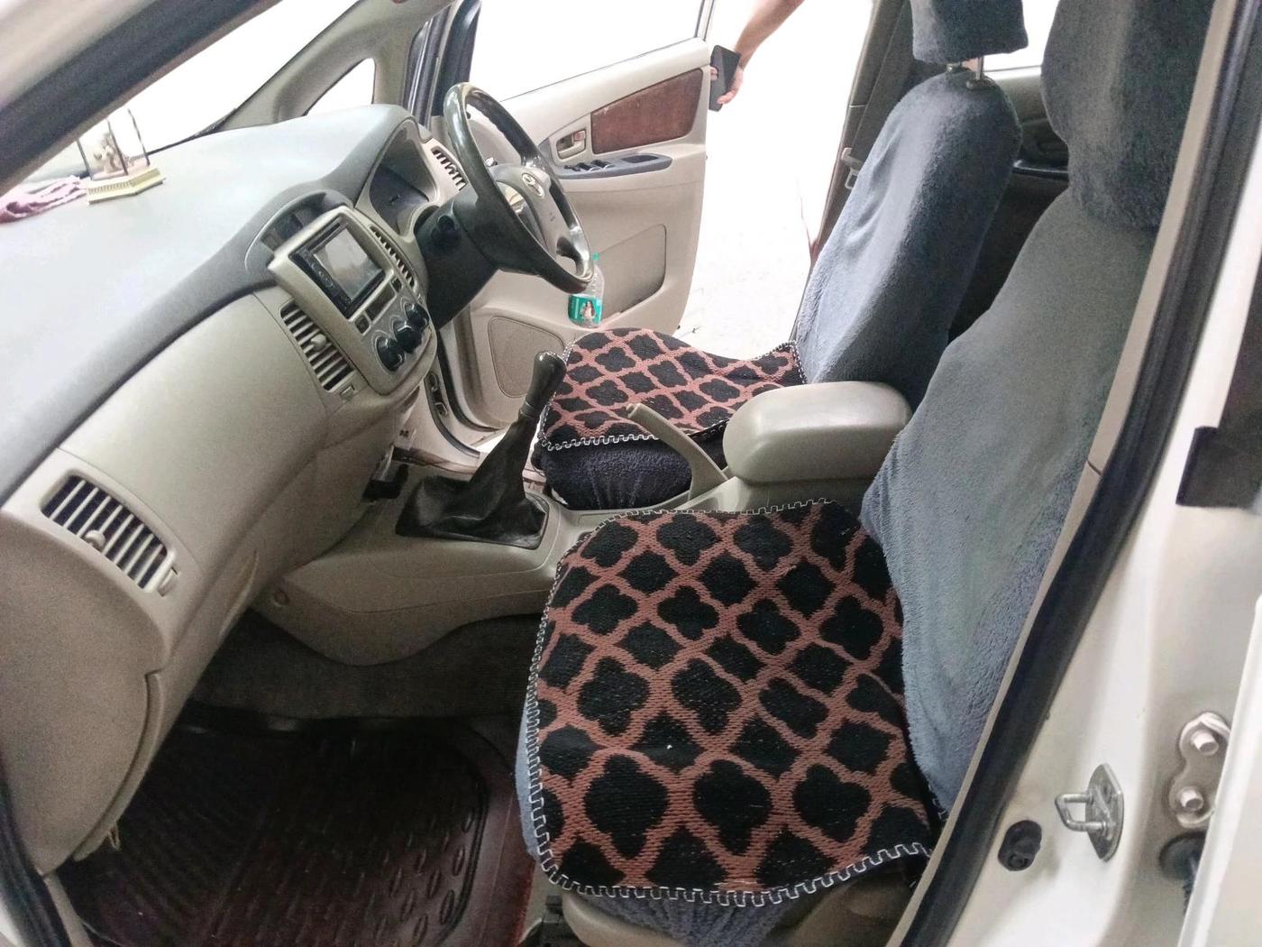 2013 Toyota Innova 2.5 GX 7 STR, Diesel, Manual, 2,60,970 km, interior